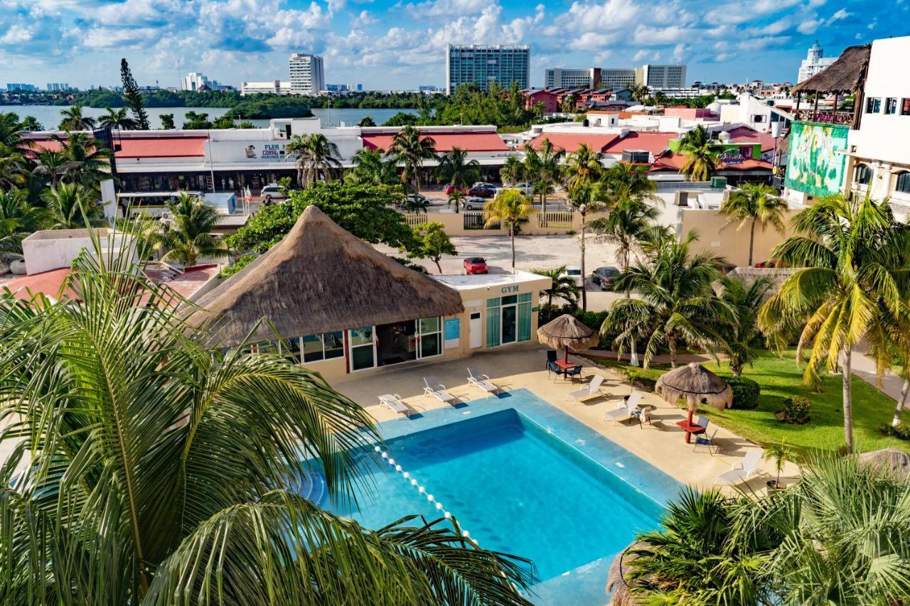 Paradise Beachfront & Nightlife Heart Cancun Exterior photo